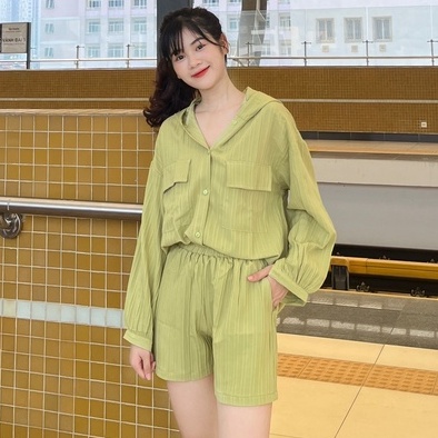Set đồ nữ áo sơ mi dài tay có mũ kèm quần short form rộng gân sọc, Set áo sơ mi khoác ngoài tay dài có mũ kèm quần đùi