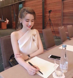 Set vay lệch vai