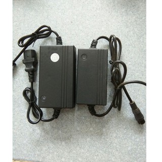 Cục sạc 12V, lớn, dùng cho bình phun thuốc trừ sâu, đầu 3 chân, có đèn báo đầy chuyên dụng