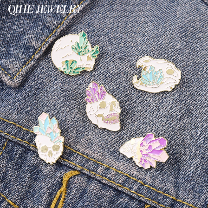 Ghim cài áo QIHE JEWELRY hình đầu lâu và đá thạch anh phong cách punk làm quà tặng cho bạn bè