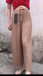 Quần ống rộng xếp ly