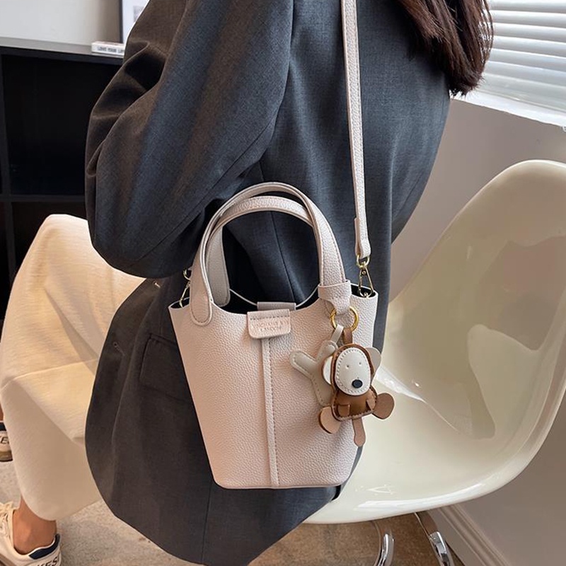 Túi đeo chéo IELGY phong cách cổ điển kèm móc treo thời trang dành cho nữ