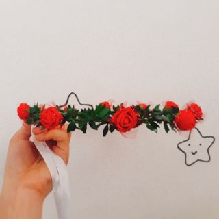 Vòng hoa đội đầu