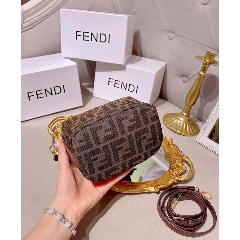 Túi fendi đeo chéo qc