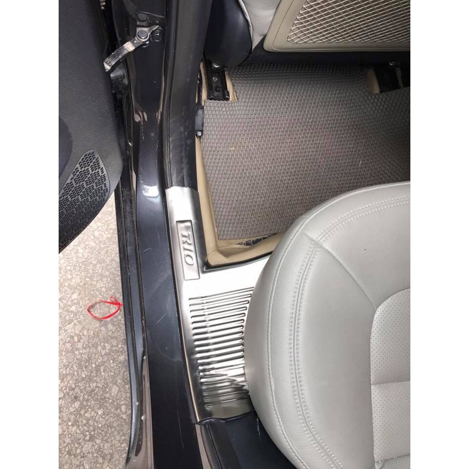 Ốp bậc trong ngoài xe Kia Rio mẫu INOX