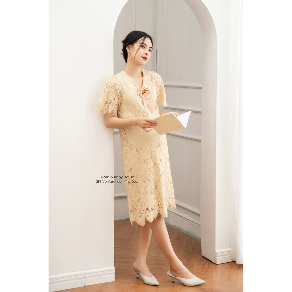 Đầm bầu ren trắng gài nút tặng kèm hoa cài