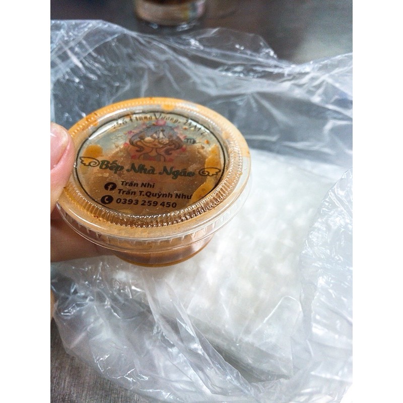 Bánh tráng chấm sốt tắc