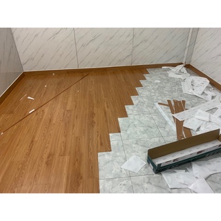 GIAO HỎA TỐC 1 tấm sàn nhựa giả gỗ, keo sẵn, dài 91.44 cm, rộng 15,24 cm