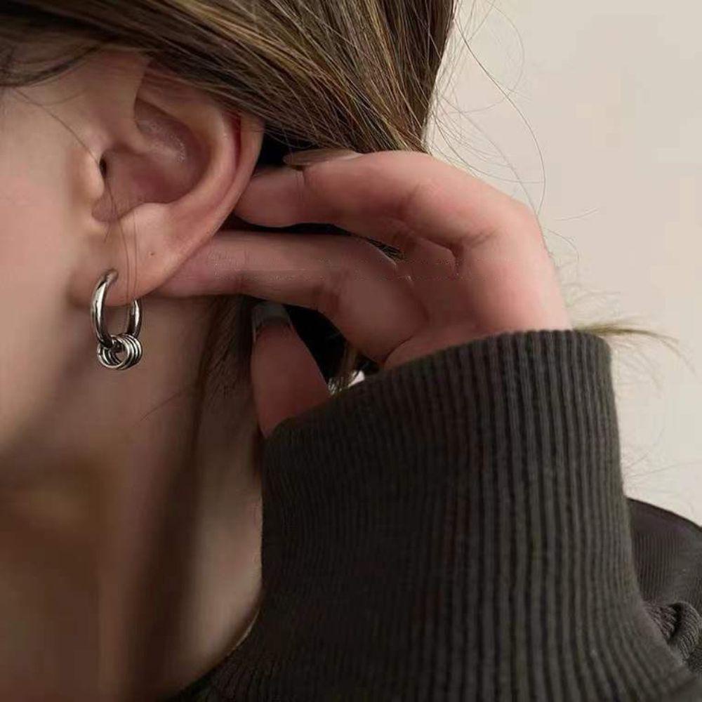 Khuyên Tai Thép Không Gỉ Dạng Cuộn Phong Cách Punk Cá Tính Dành Cho Nam Và Nữ