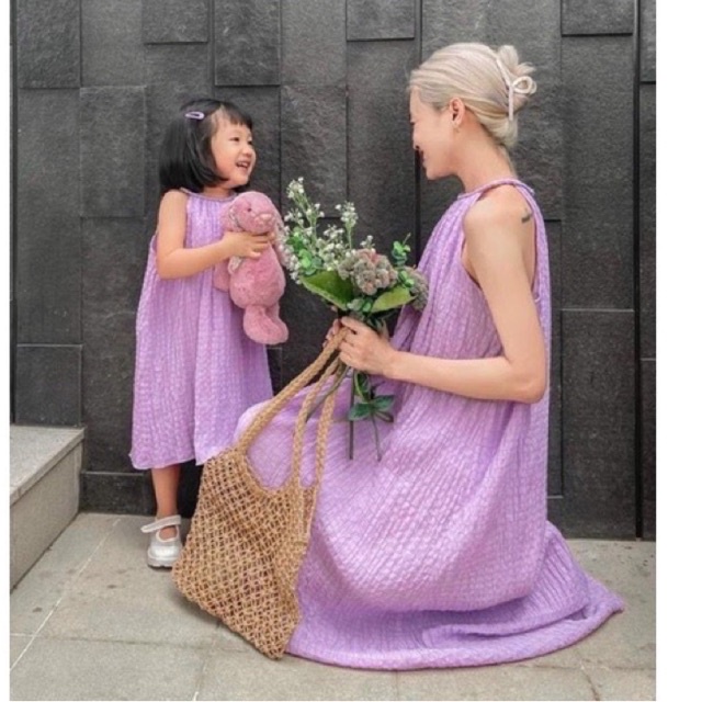 Váy đầm maxi xốp hồng cổ yếm đôi mẹ bé siêu xinh om pl ql mh hxt kn