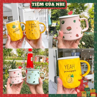 Ly sứ có nắp cao cấp in hình quả dứa, dâu, bơ, dưa hấu mùa hè kèm muỗng cà phê 430ml Tiệm Của Nhi LSCN001
