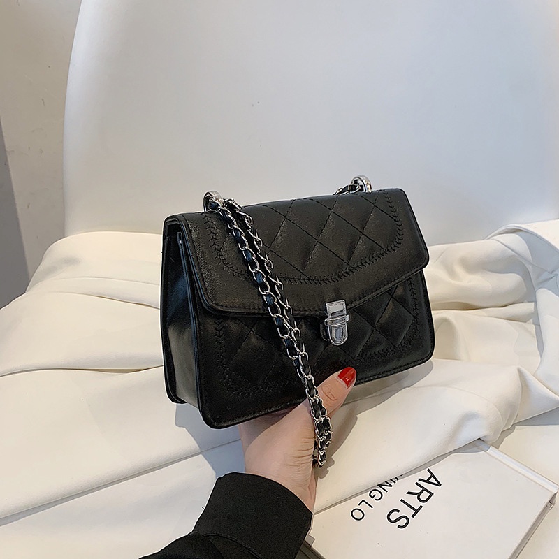 Túi đeo chéo dáng vuông nhỏ phối dây xích kiểu tây sang trọng nhiều màu tùy chọn cho nữ IELGY