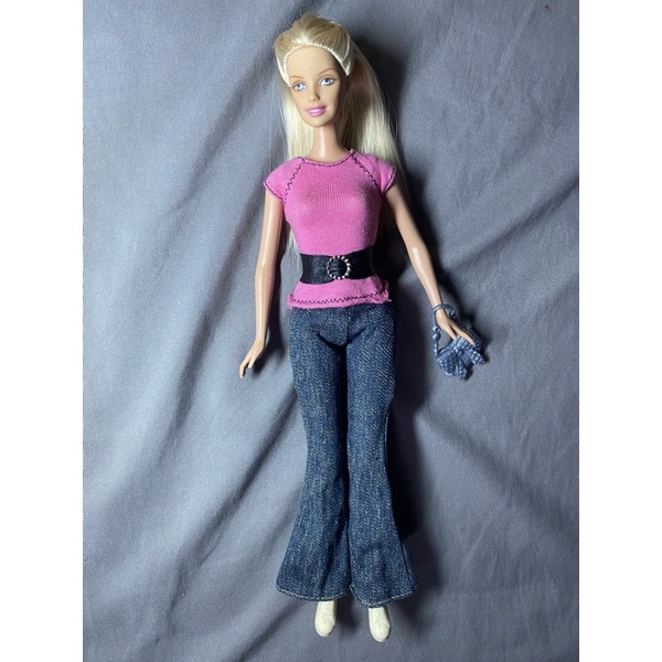 Búp bê Barbie thời trang dạo phố