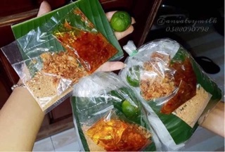Bánh tráng lá chuối ( kèm tắc)
