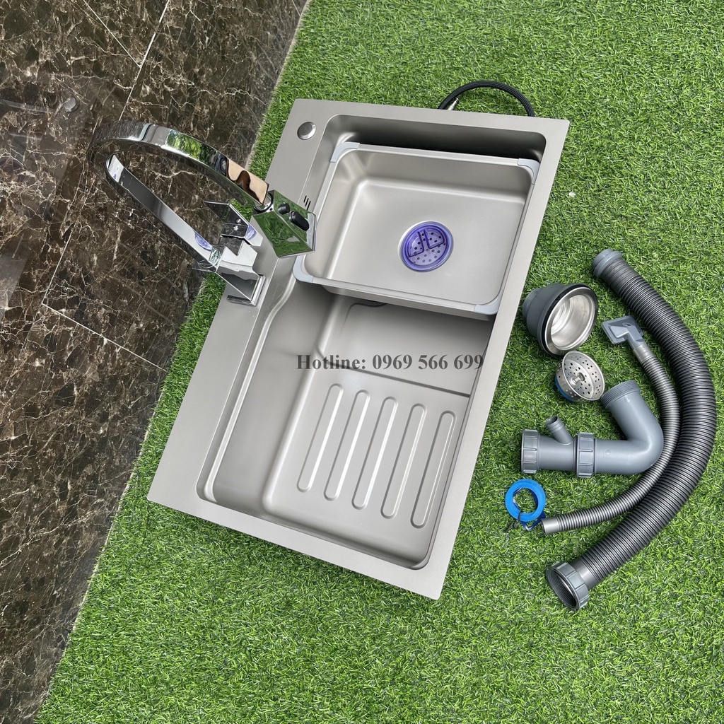 Combo chậu rửa chén 1 hố nano6845 kèm vòi rút dây nóng lạnh vuông cao cấp P8414