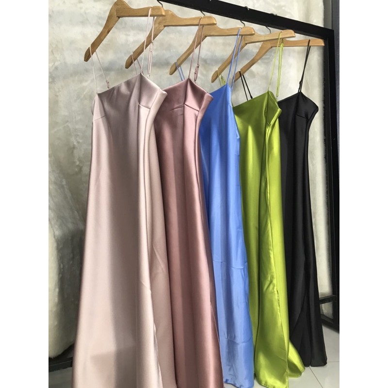 Đầm vải lụa 2 dây video tự quay | BigBuy360 - bigbuy360.vn