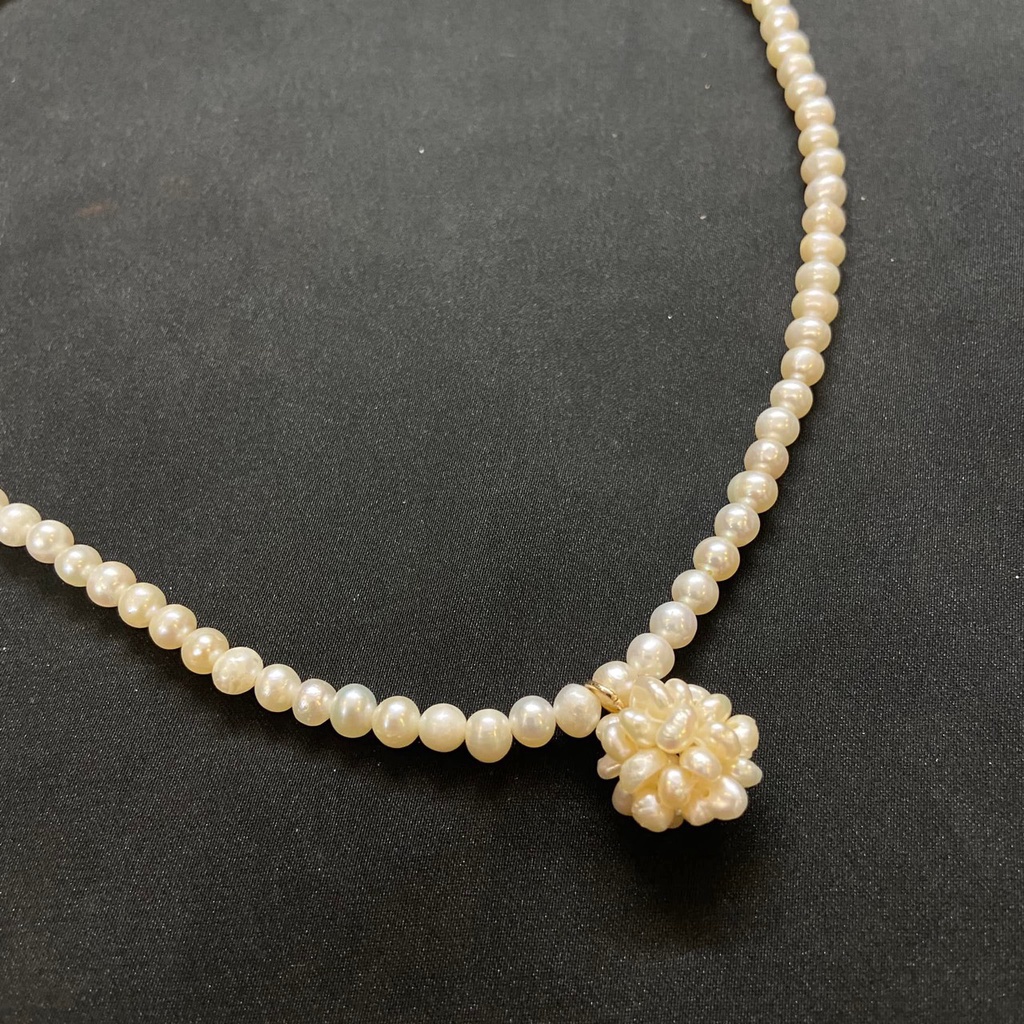 Vòng cổ NT nước ngọt đính charm NT kết chùm