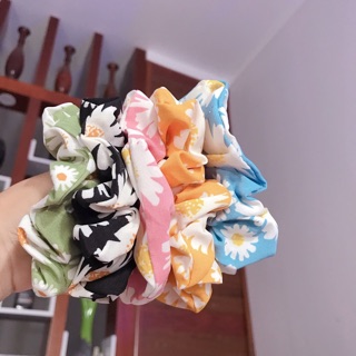 Cột tóc Scrunchies mẫu hoa cúc lụa nhật