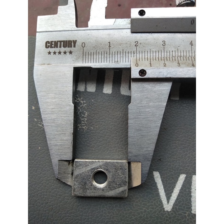 Bulong 8  dài 1,5cm + ốc trượt cho nhôm hình 40x40