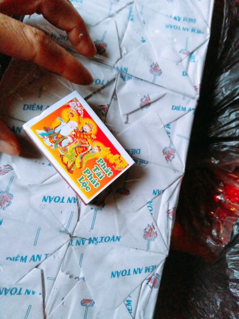 Diêm đóng muối lộc 60k 100 bao diêm . mọi người KHÔNG chọn VN post vận chuyểnvì họ không vận chuyển giúp em nhé | BigBuy360 - bigbuy360.vn