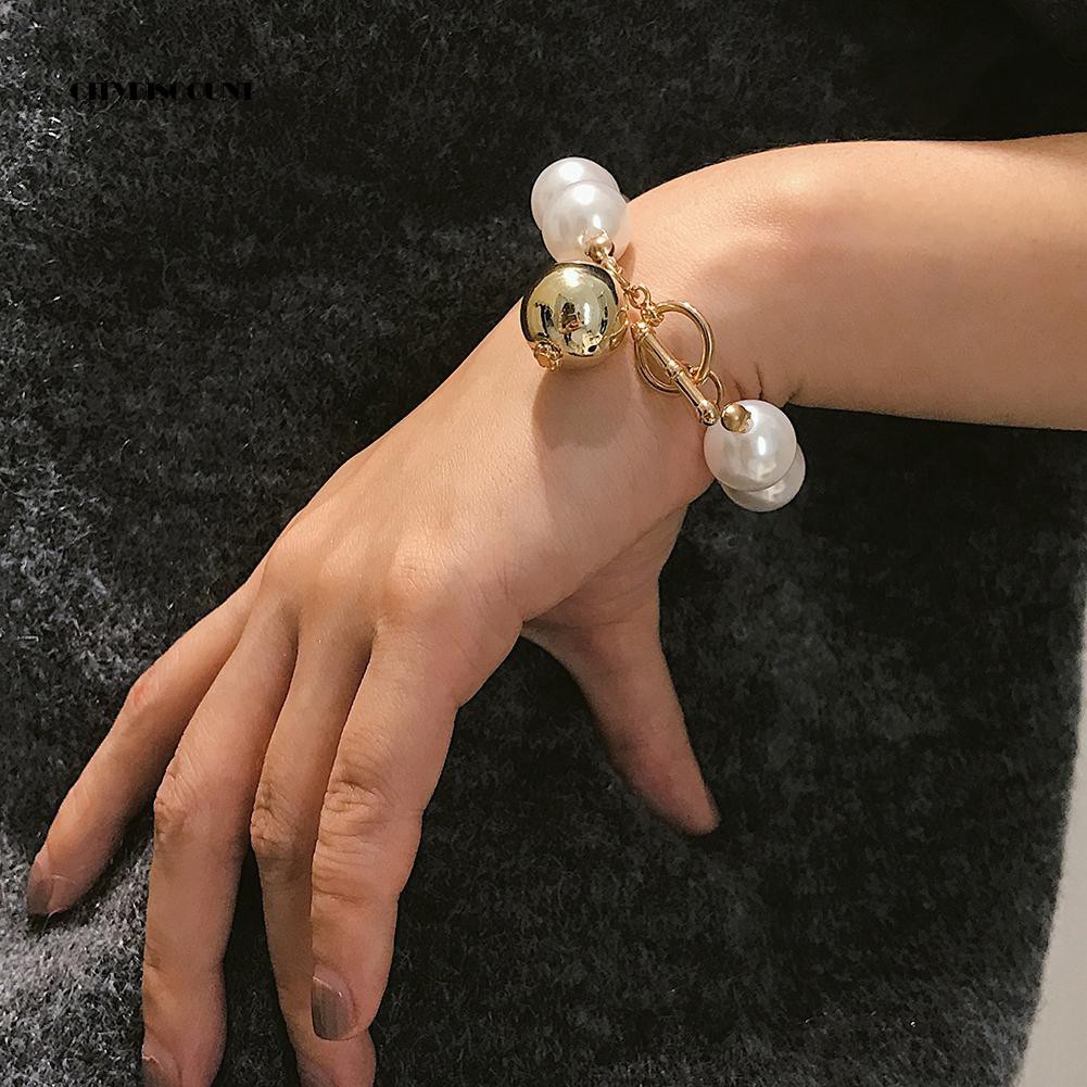 Vòng tay đính ngọc trai giả đơn giản | BigBuy360 - bigbuy360.vn