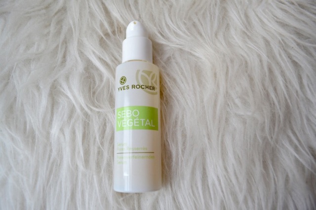 TINH CHẤT DƯỠNG DA DẦU YVES ROCHER SEBO VEGETAL SE KHÍT LỖ CHÂN LÔNG