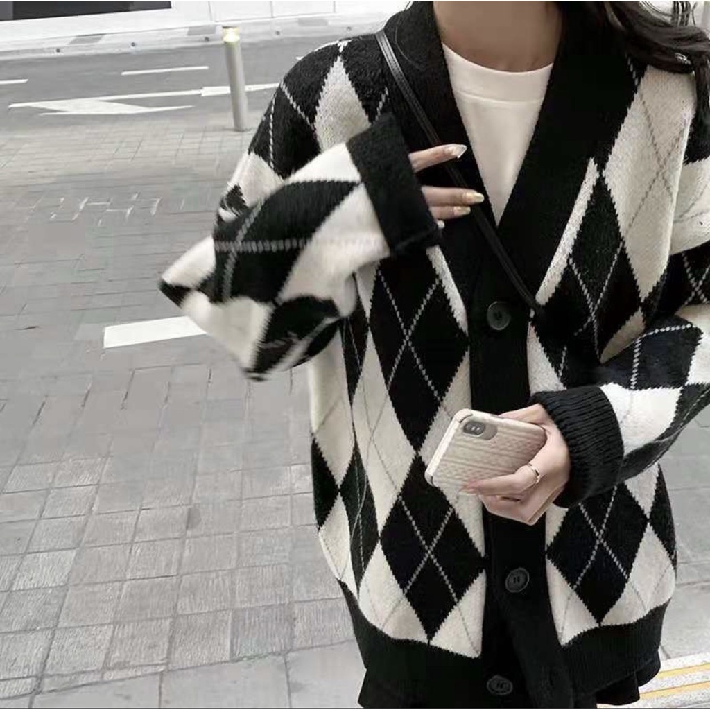 Áo khoác len nữ cardigan caro dáng dài họa tiết trám kim cương sang chảnh A519 SUTANO