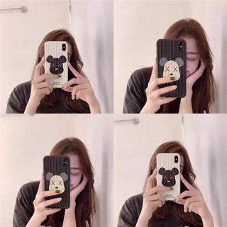 Ốp Lưng IPHONE Sọc Nổi Mặt Gấu Kaws