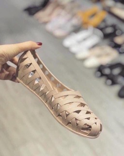 Giày sục đi mưa