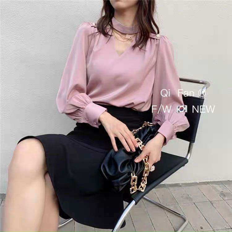 Áo sơ mi lụa cổ chocker