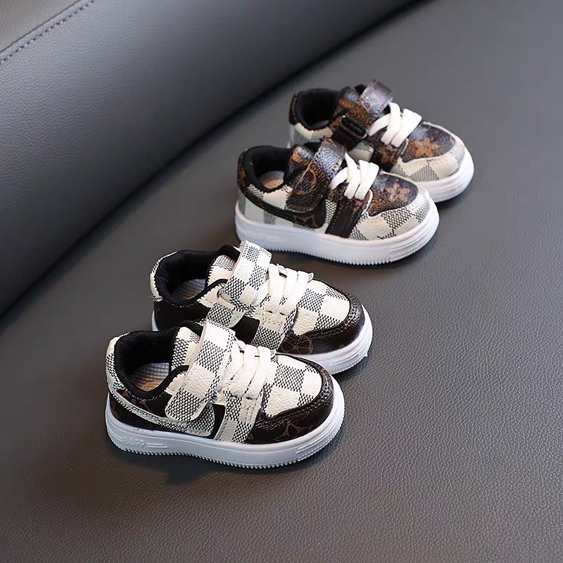 Giày thể thao bé trai bé gái da PU mềm êm chân có quai dán siêu nhẹ nkie kẻ siêu đẹp QCCC 2207 SOC2128