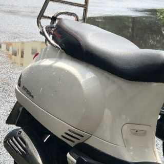Baga tựa lưng Vespa LX