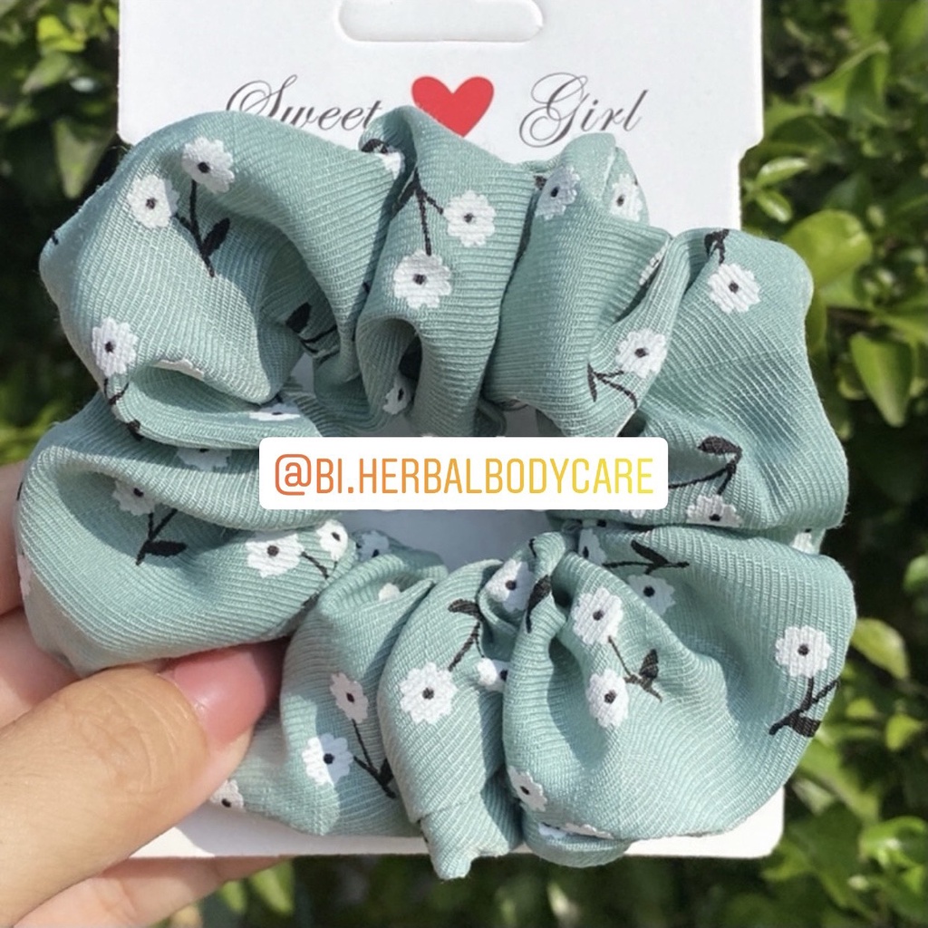 [Hàng thiết kế] Scrunchies cột tóc, buộc tóc vải họa tiết hoa nhí màu trắng dễ thương cho bạn gái handmade