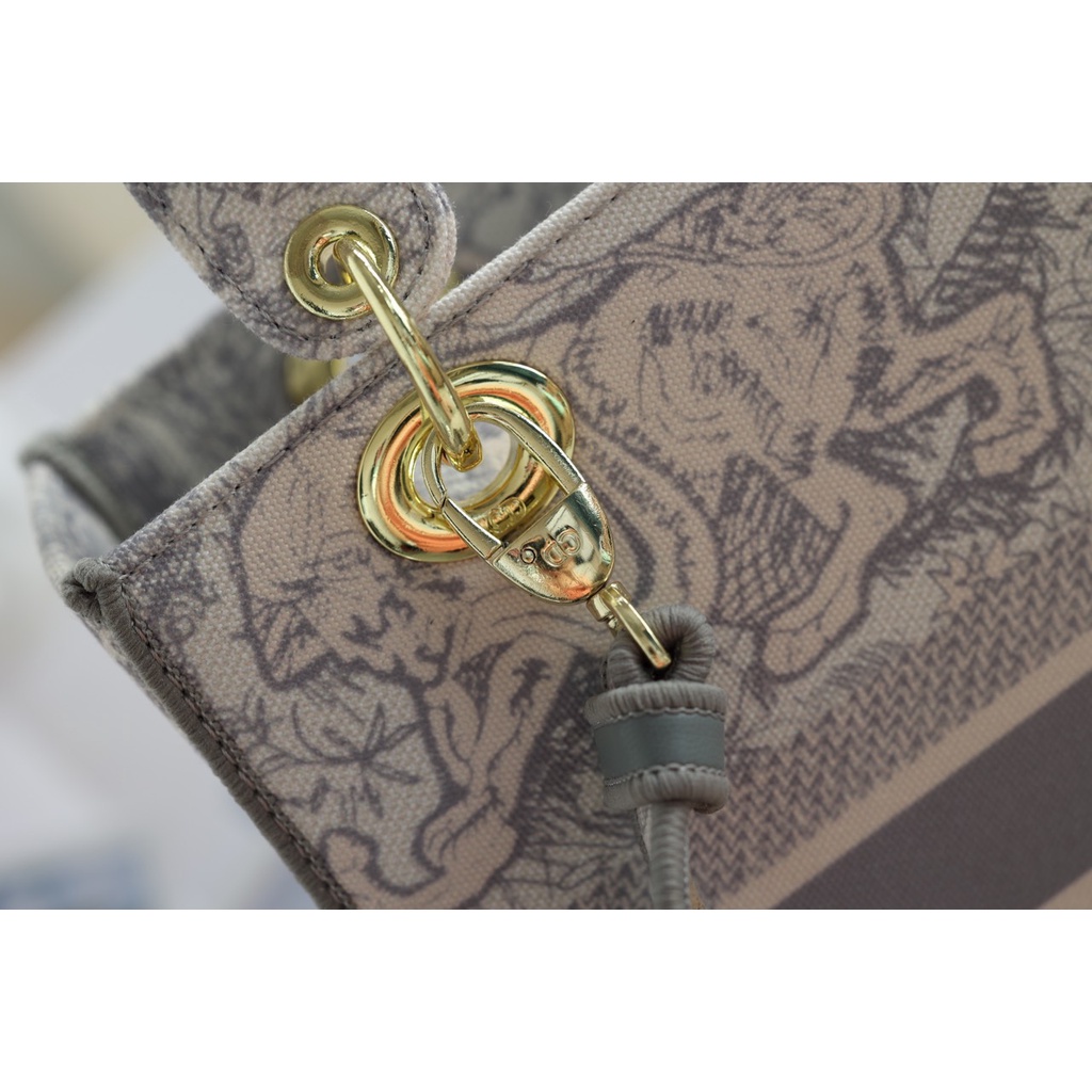 Túi Xách Di.or Hoa Hậu Size 24cm Màu Ghi