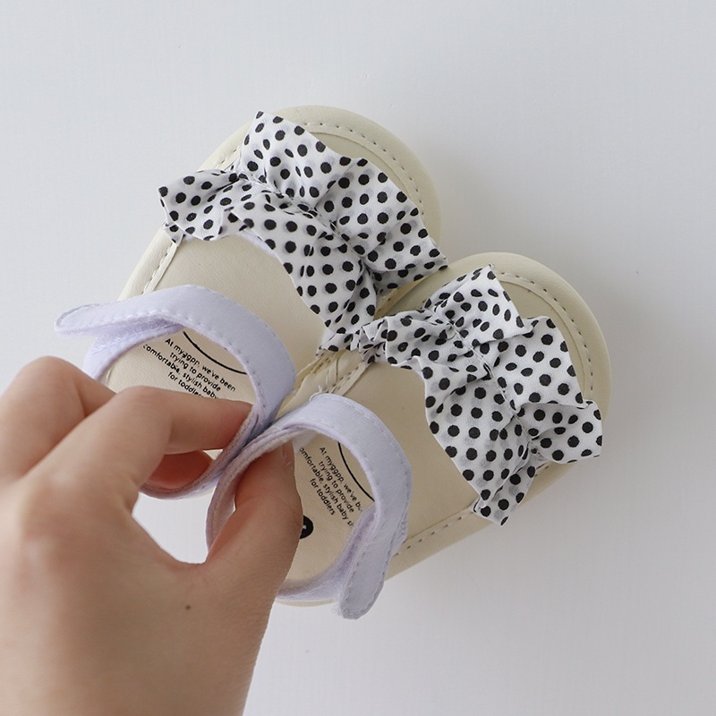 Giày sandal tập đi thiết kế nơ thắt chống trượt cho bé gái