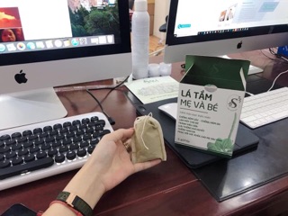 LÁ TẮM MẸ VÀ BÉ
