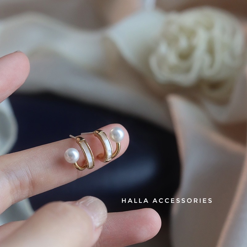 Khuyên tai Xà cừ trắng đính ngọc HALLA BT156