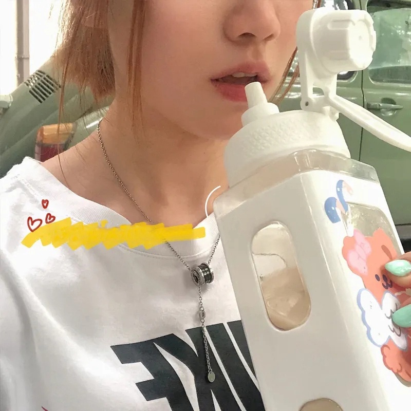 Bình Nước Thể Thao Bằng Nhựa Cỡ Lớn Kèm Ống Hút Tiện Dụng