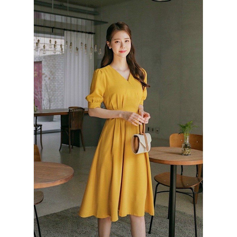 Đầm vàng bo eo v2