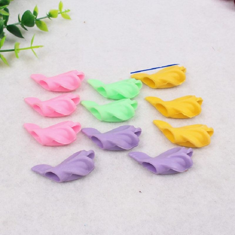 Dụng cụ đệm bút viết cho bé hình cá heo,,,
