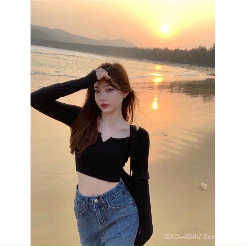 Áo Croptop Tay Dài ⚠️ FREESHIP ⚠️Thun Kiểu Cổ V Chất Thun Cotton Dáng Ôm Nữ Tính Đen/Trắng