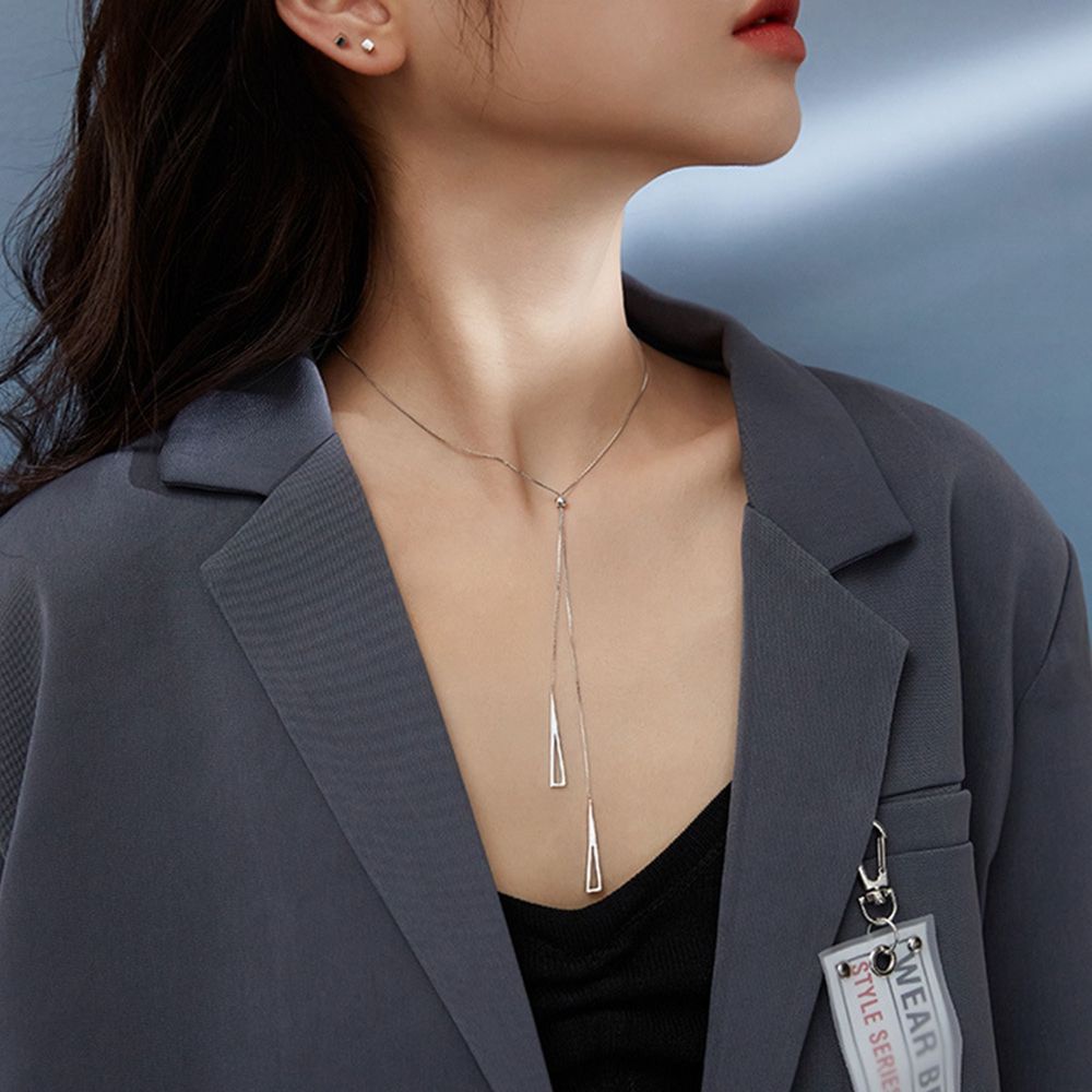 Vòng cổ mặt tam giác phối tua rua thời trang sang trọng cho nữ