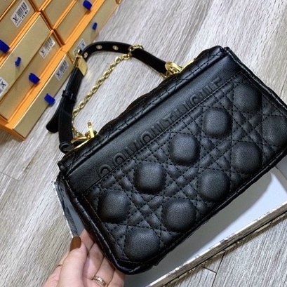 Túi D.i.O sai 20 da trần ô hàng đẹp có hộp