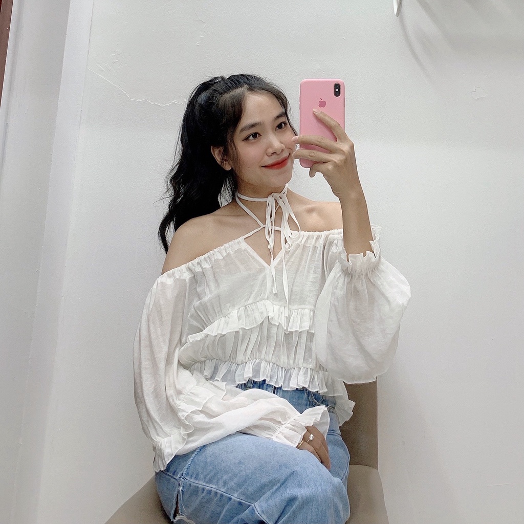 Áo croptop trễ vai màu trắng phong cách Hàn Quốc
