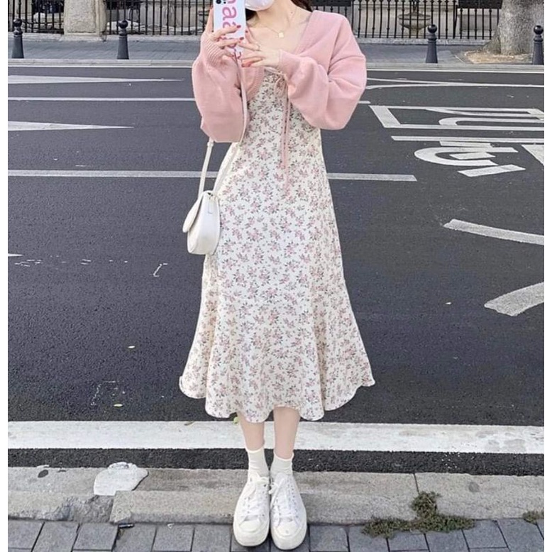 Set đầm hai dây hoa nhí dáng dài midi kèm áo khoác crop hồng | BigBuy360 - bigbuy360.vn