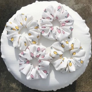 Cột tóc vải, Scrunchies hoa trắng