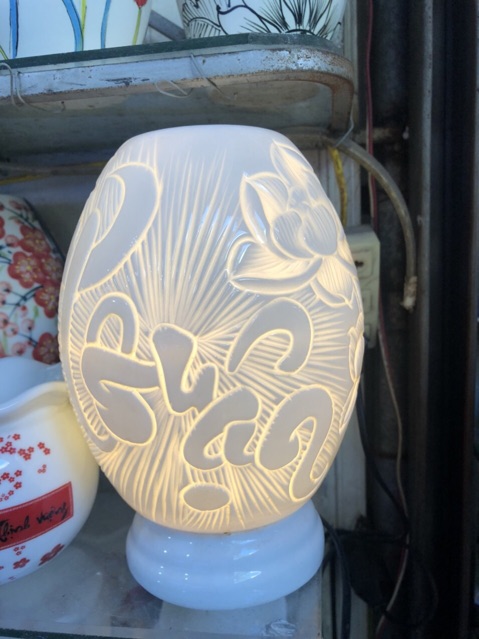 Đèn hoa sen cá chép khắc đế gỗ Bát Tràng