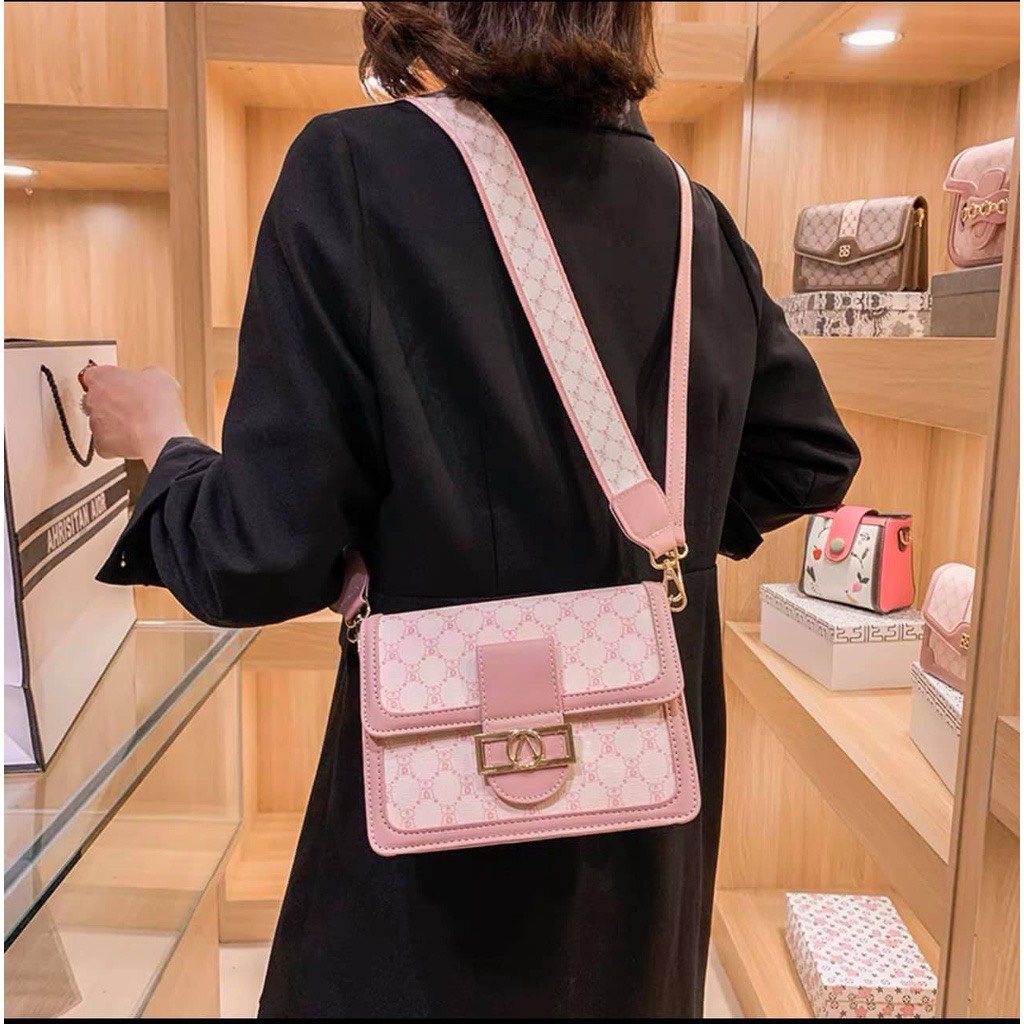 Túi xách nữ khoá V 2 dây size 22