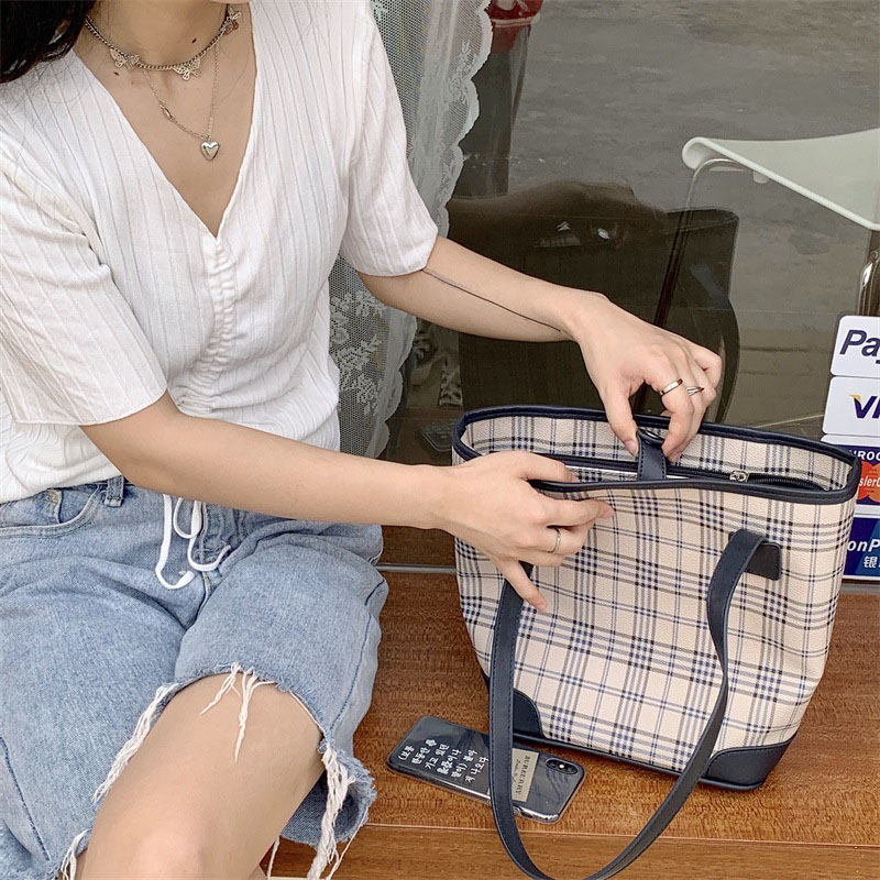 Túi xách quai chéo IELGY phong cách Hàn Quốc thời trang cho nữ