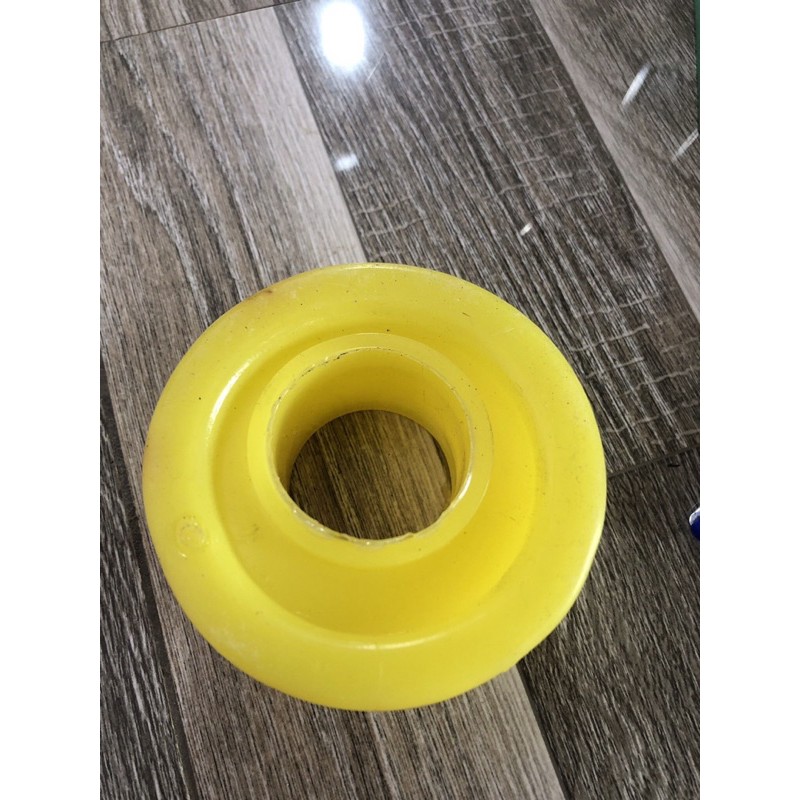 Sản phẩm gia đình làm: Chân cabin 6700 tròn lỗ lệch vàng